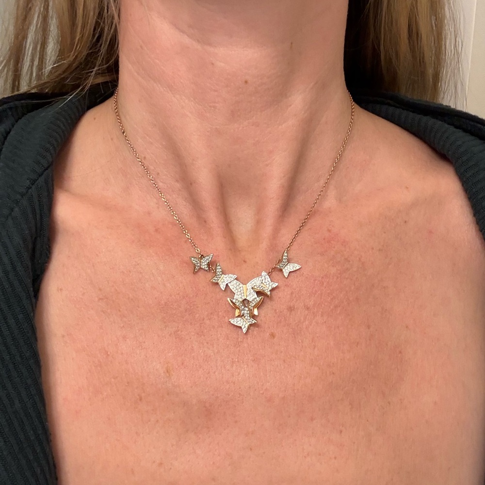 Elegant Swarovski Butterfly 🦋 Necklace with Rose Gold chain - Picture 2 of 3